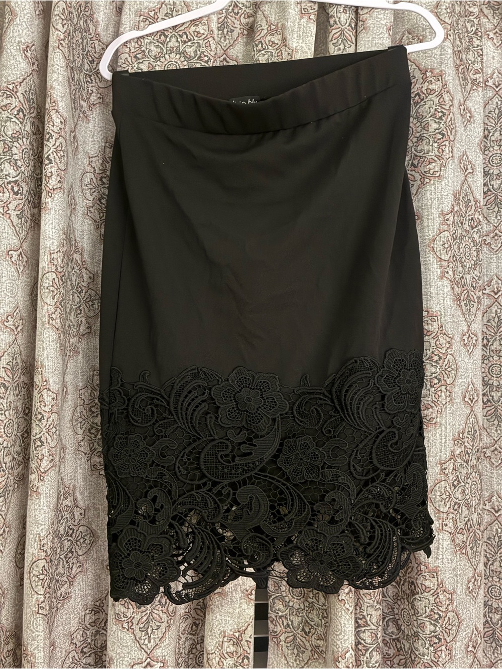 Black Lace-Hem Pencil Skirt - Women